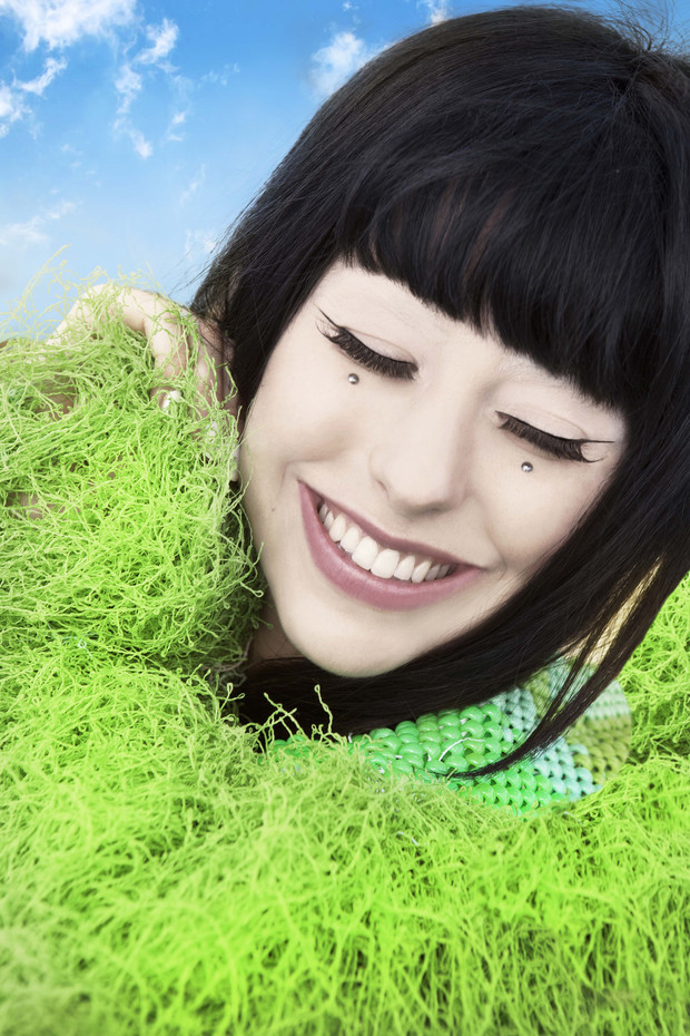 Kimbra press shot credit Thom Kerr